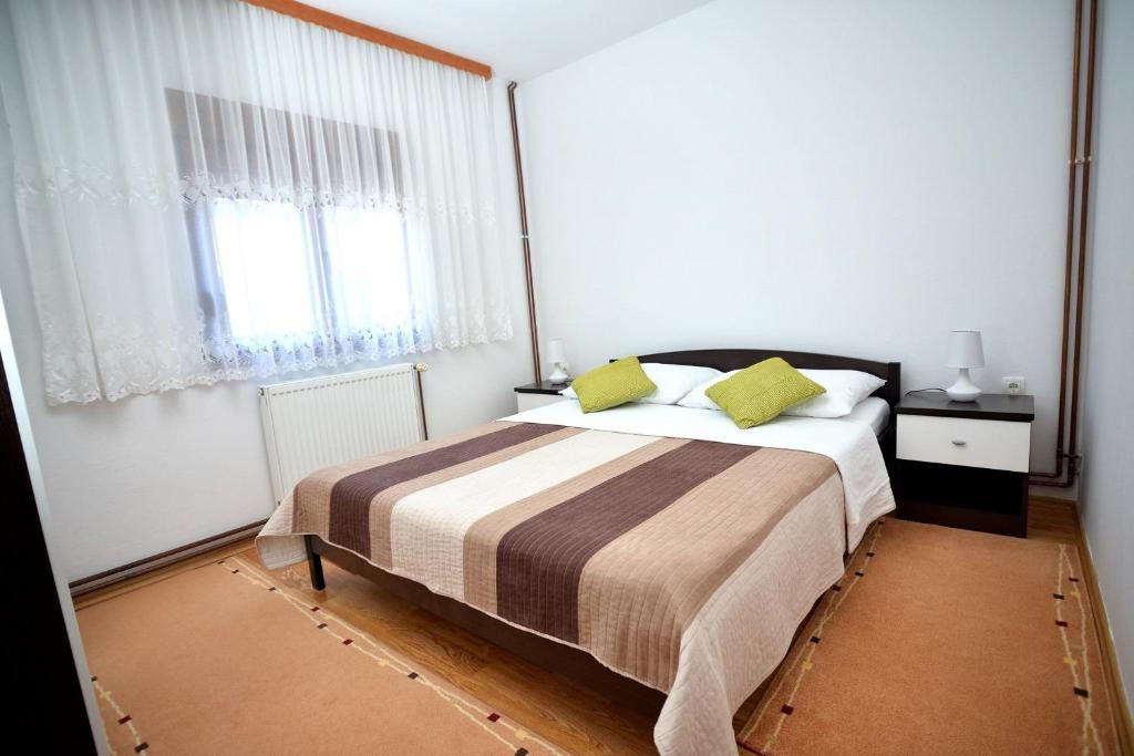 Fotografia z galérie ubytovania Apartments with a parking space Vir - 18511 vo Viry