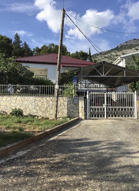 Zdjęcie z galerii obiektu Apartments with a parking space Starigrad, Paklenica - 18492 w mieście Starigrad-Paklenica
