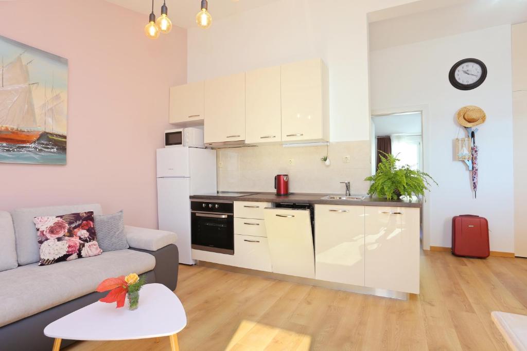 Fotografie z fotogalerie ubytování Apartments by the sea Seget Donji, Trogir - 18488 v Trogiru