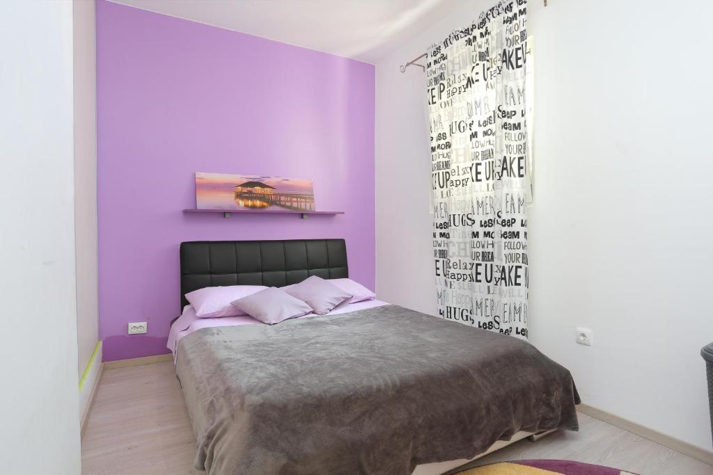 Posteľ alebo postele v izbe v ubytovaní Apartments by the sea Podstrana, Split - 18466