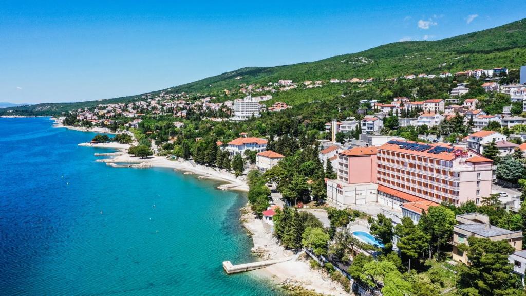 Rooms with a swimming pool Crikvenica - 18502