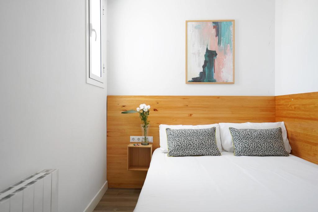 A bed or beds in a room at Ola Living Camp Nou