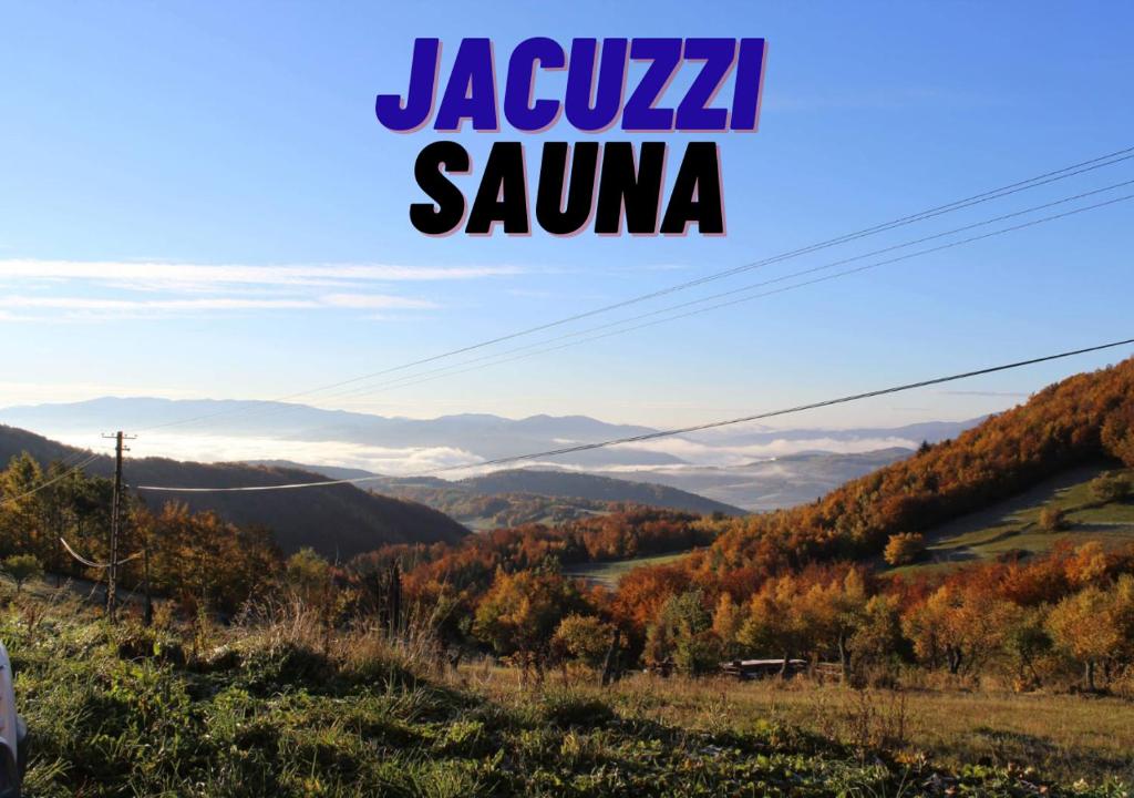 a view of a valley in the mountains with the words jazza saiya at Domek w Chmurach in Kicznia