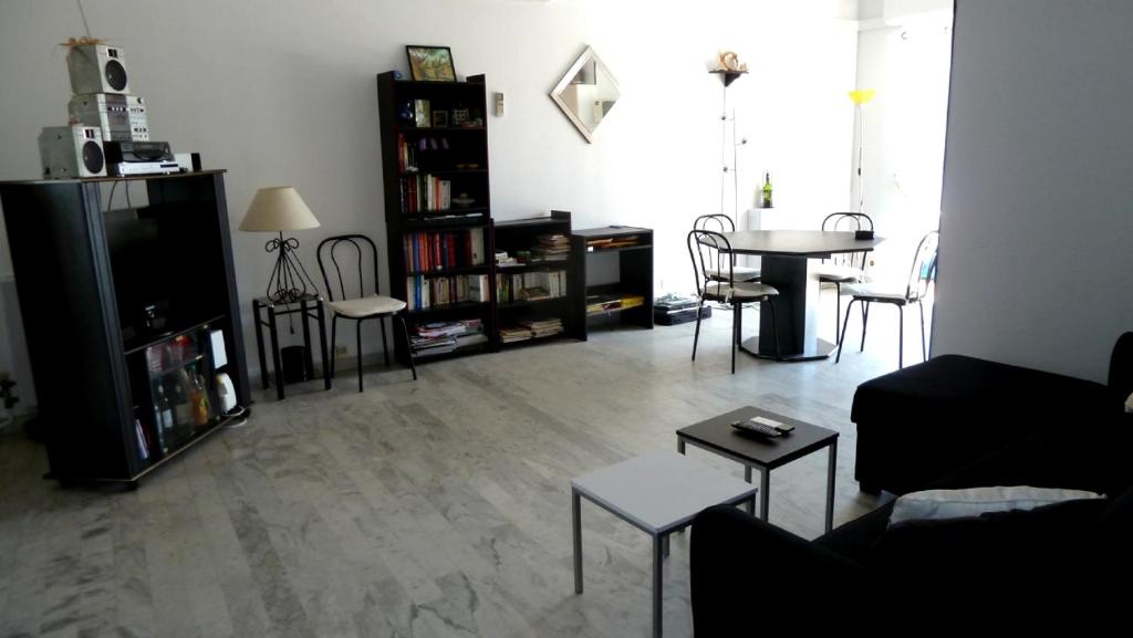 Knižnica v apartmáne