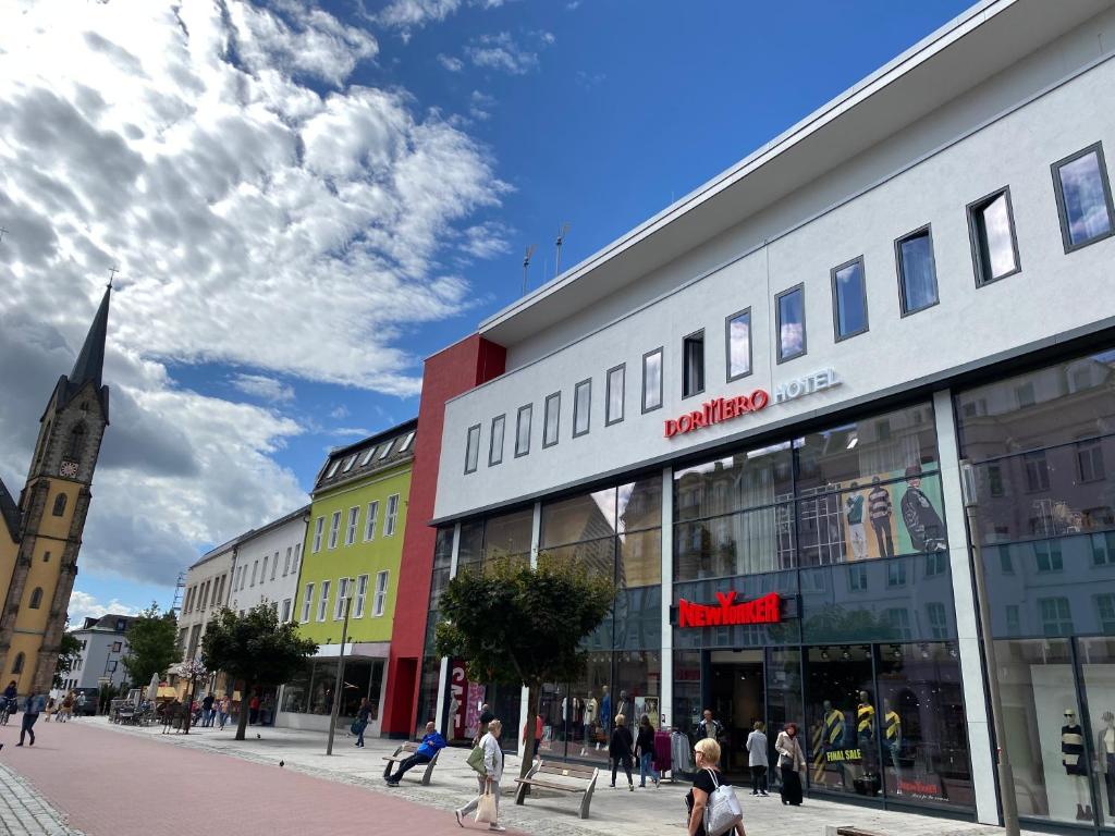 Supermarket nebo jiné obchody v  hotelu nebo okolí