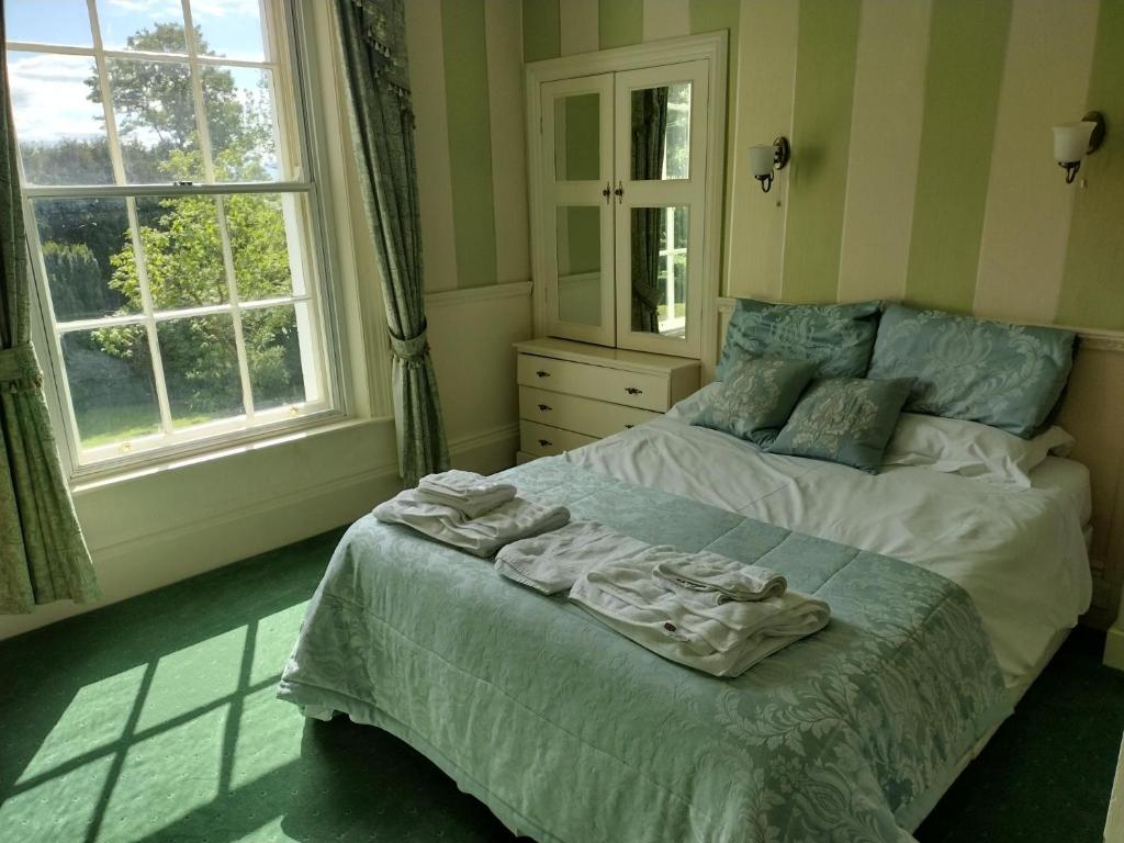 St Nicholas House - Double Room With King Size Bed