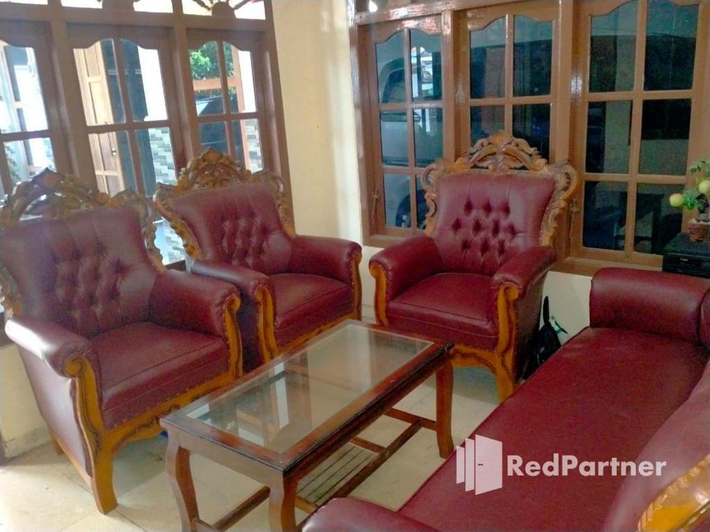 Posezení v ubytování Navisha Guest House Syariah near Exit Tol Batang RedPartner