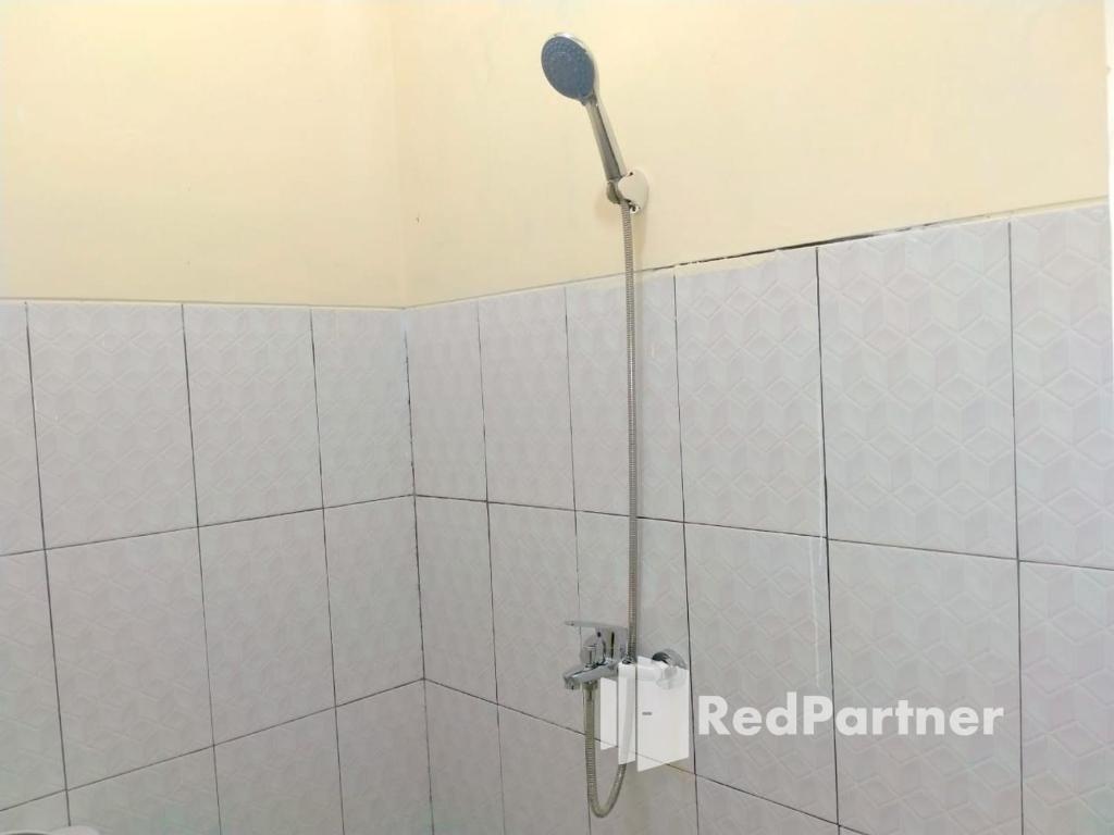 Koupelna v ubytování Navisha Guest House Syariah near Exit Tol Batang RedPartner