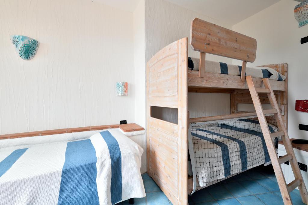 Łóżko lub łóżka w pokoju w obiekcie Hotel Resort & Spa Baia Caddinas