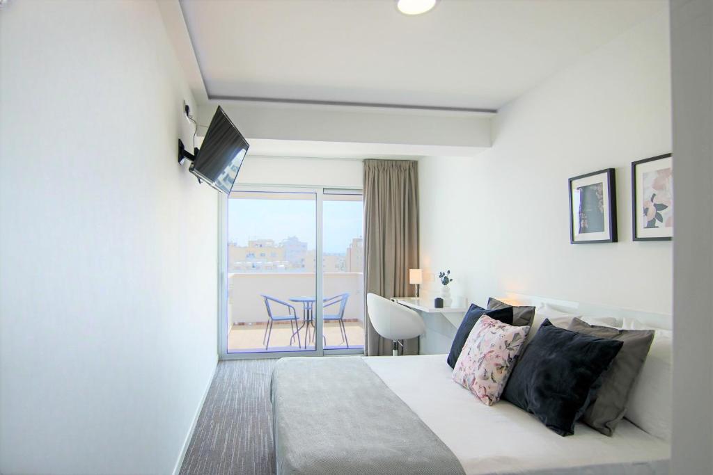 a hotel room with a bed and a balcony at Phaedrus Living: Luxury Suite Nicosia 508 in Nicosia