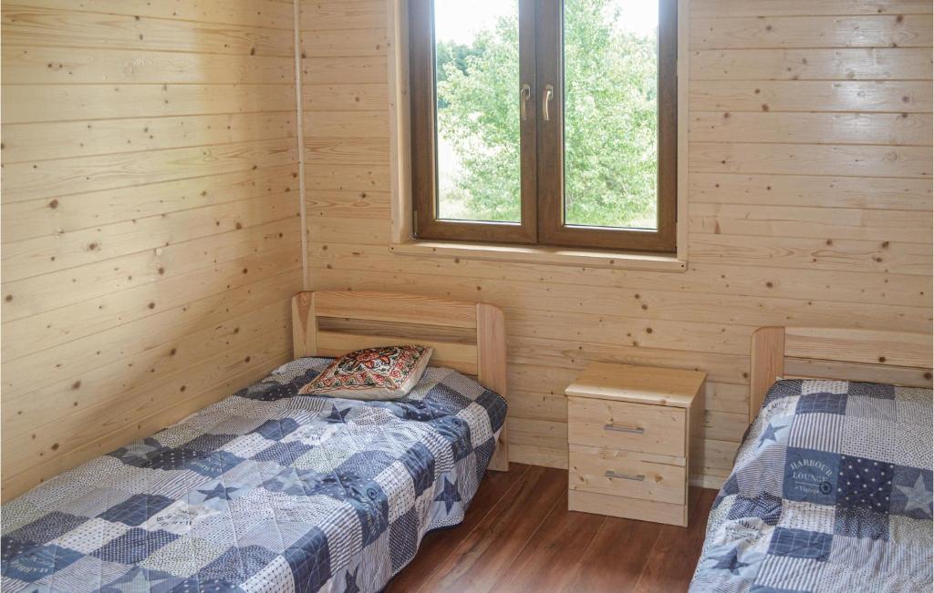 Posteľ alebo postele v izbe v ubytovaní Cozy Home In Kolczewo With Kitchen