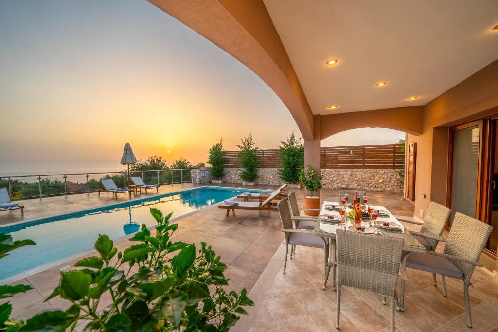 Πισίνα στο ή κοντά στο Villa Cleopatra Fiskardo