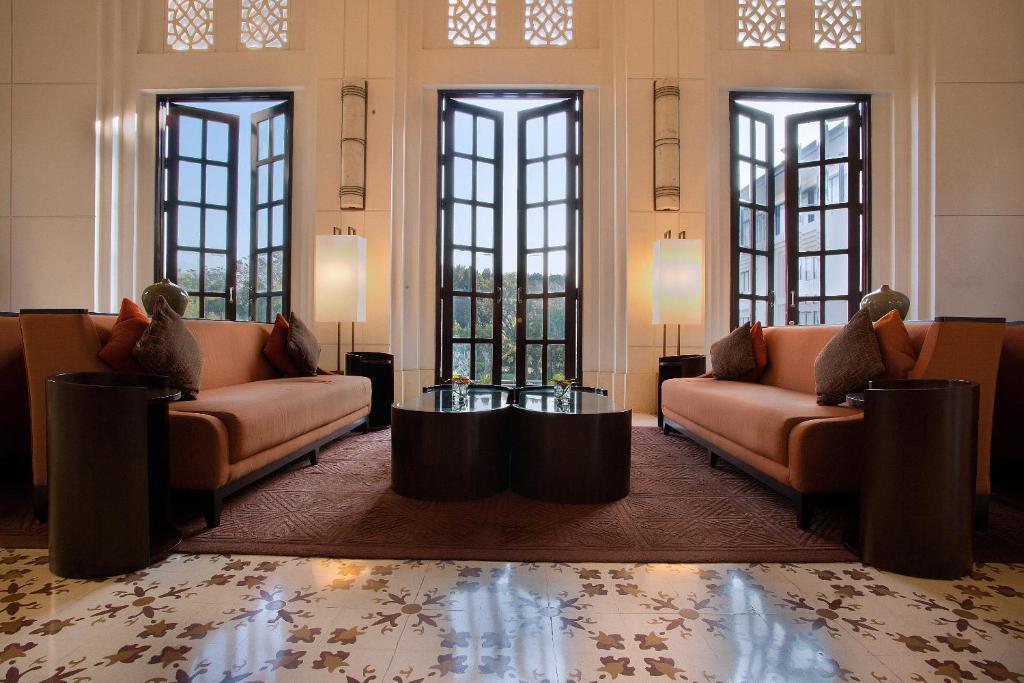 Ein Sitzbereich in der Unterkunft HARRIS Hotel & Conventions Malang