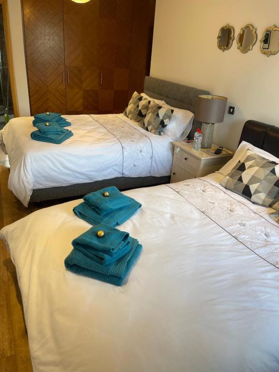 Una cama o camas en una habitación de Beach Lodge