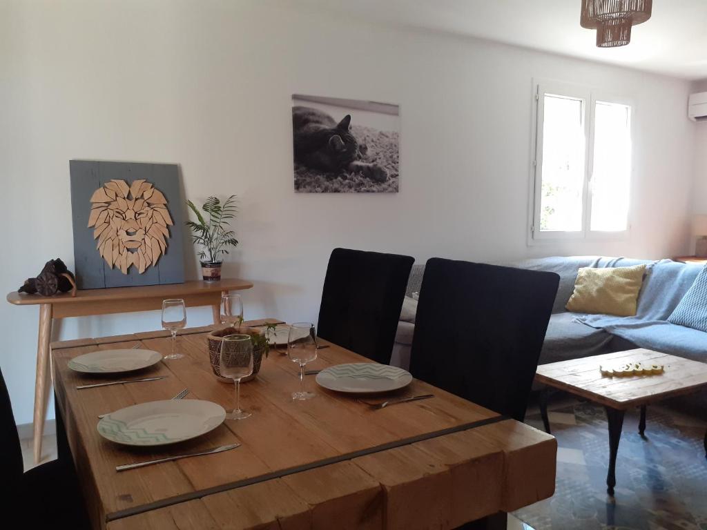 Posezení v ubytování Villa 3 étoiles près des plages, Parking, Wifi, Clim