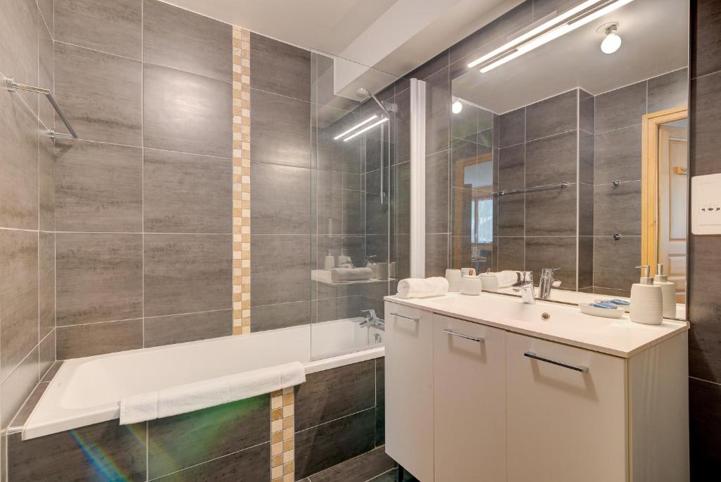 Kúpeľňa v ubytovaní Apartment Aiguille de Chamonix- Alpes Travel - Central Chamonix (sleeps 4)