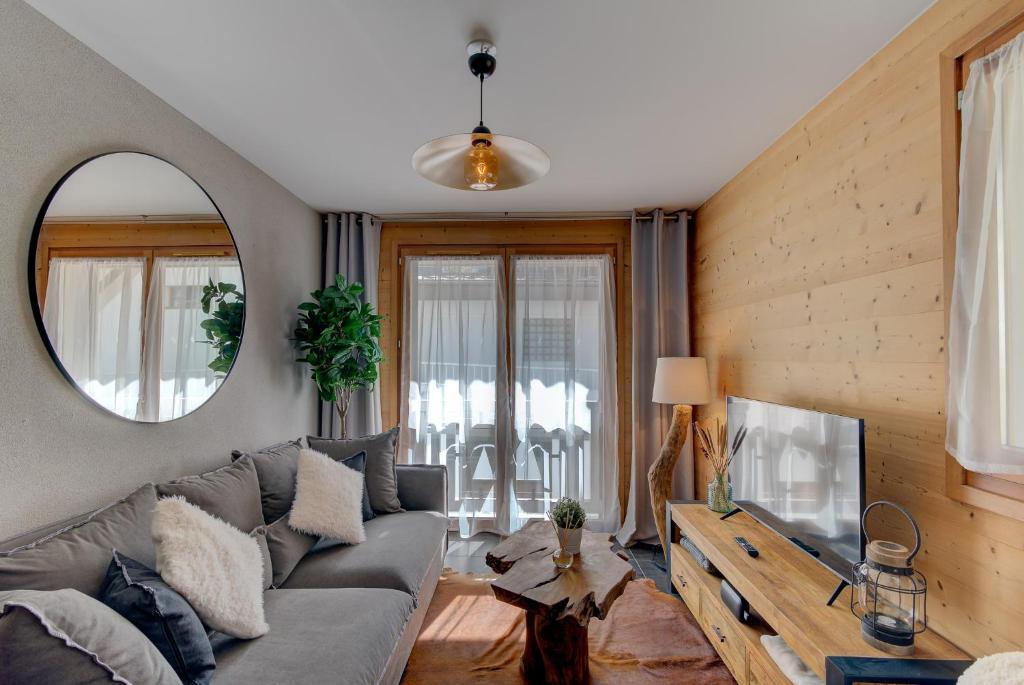 Televízia a/alebo spoločenská miestnosť v ubytovaní Apartment Aiguille de Chamonix- Alpes Travel - Central Chamonix (sleeps 4)