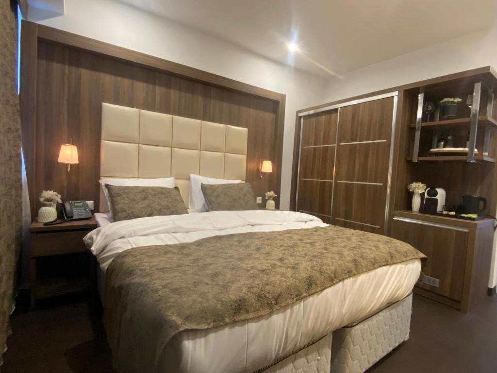 Postel nebo postele na pokoji v ubytování Hotel Cataleya