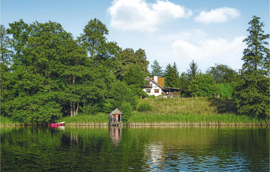a small house in the middle of a lake at Gorgeous Home In Milakowo With Wifi in Morąg