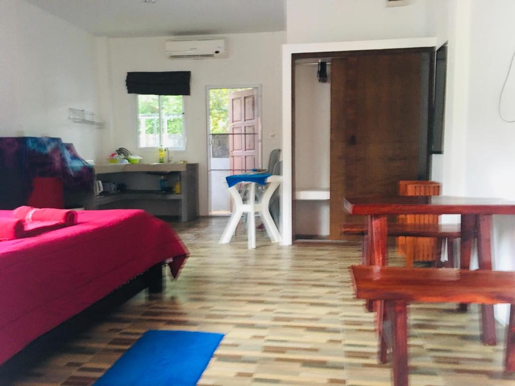 Fotografie z fotogalerie ubytování Alif apartment 2 v destinaci Phra Ae beach