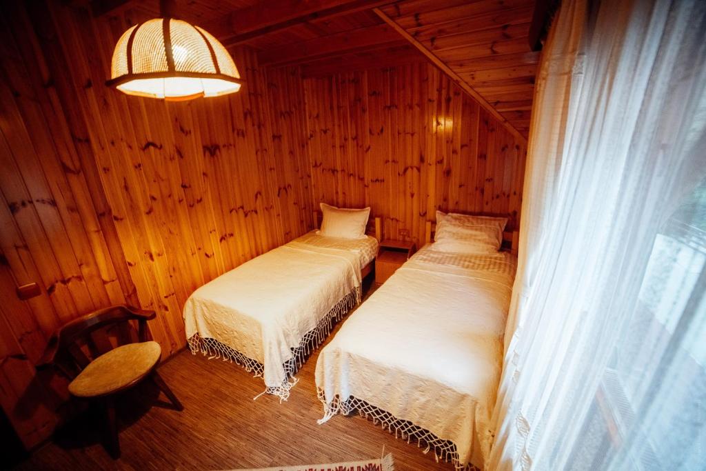Postel nebo postele na pokoji v ubytování Casa Cheile Dâmbovicioarei - Cabana 2