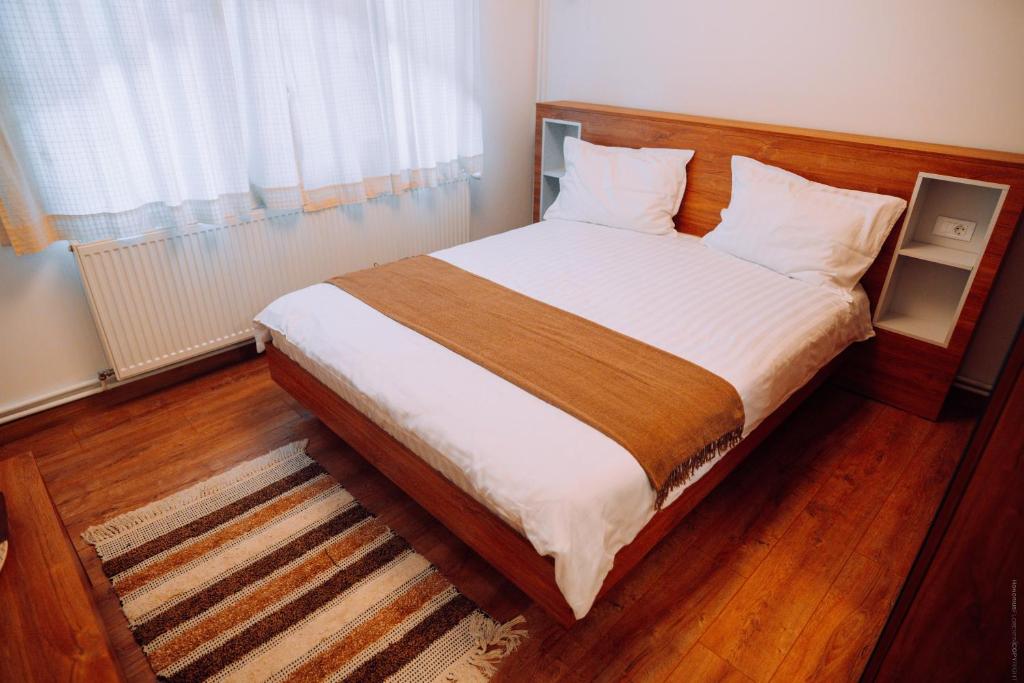 Postel nebo postele na pokoji v ubytování Casa Cheile Dâmbovicioarei - Cabana 2