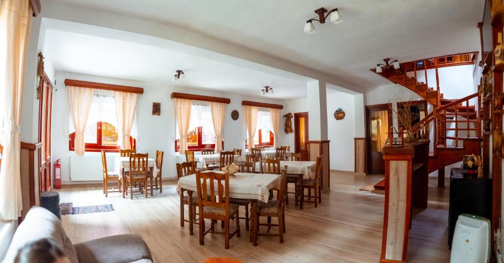 Posezení v ubytování Casa Cheile Dâmbovicioarei - Cabana 2