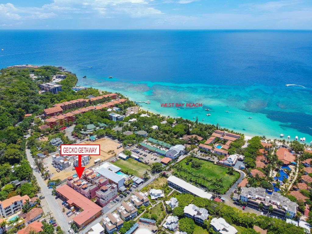 an aerial view of a resort next to the ocean at Gecko Getaway condo in Roatán