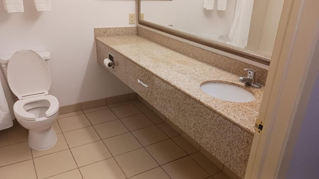 Red Roof Inn & Suites Midland - Deluxe Kamer Met 2 Queensize Bedden, Niet-roken