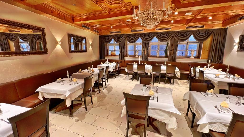 Restaurace v ubytování Hotel Zu den Drei Kronen