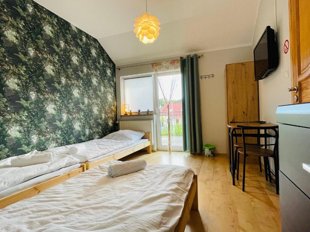 Łóżko lub łóżka w pokoju w obiekcie Hostel Dalia