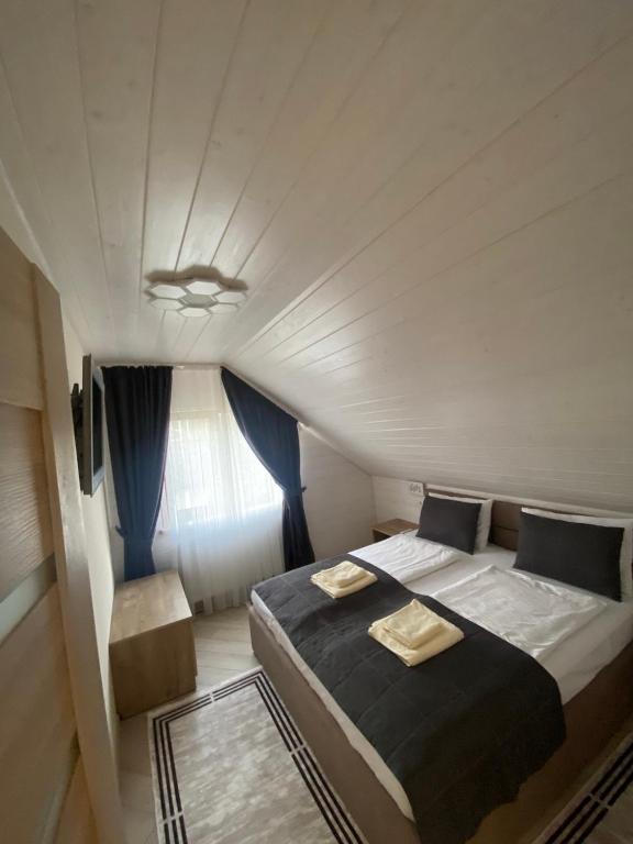 Postel nebo postele na pokoji v ubytování Smerekova Hata