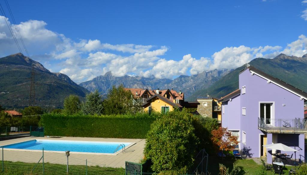 A general mountain view or a mountain view taken from the holiday home