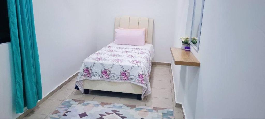 Postel nebo postele na pokoji v ubytování Homestay Ampang Farah