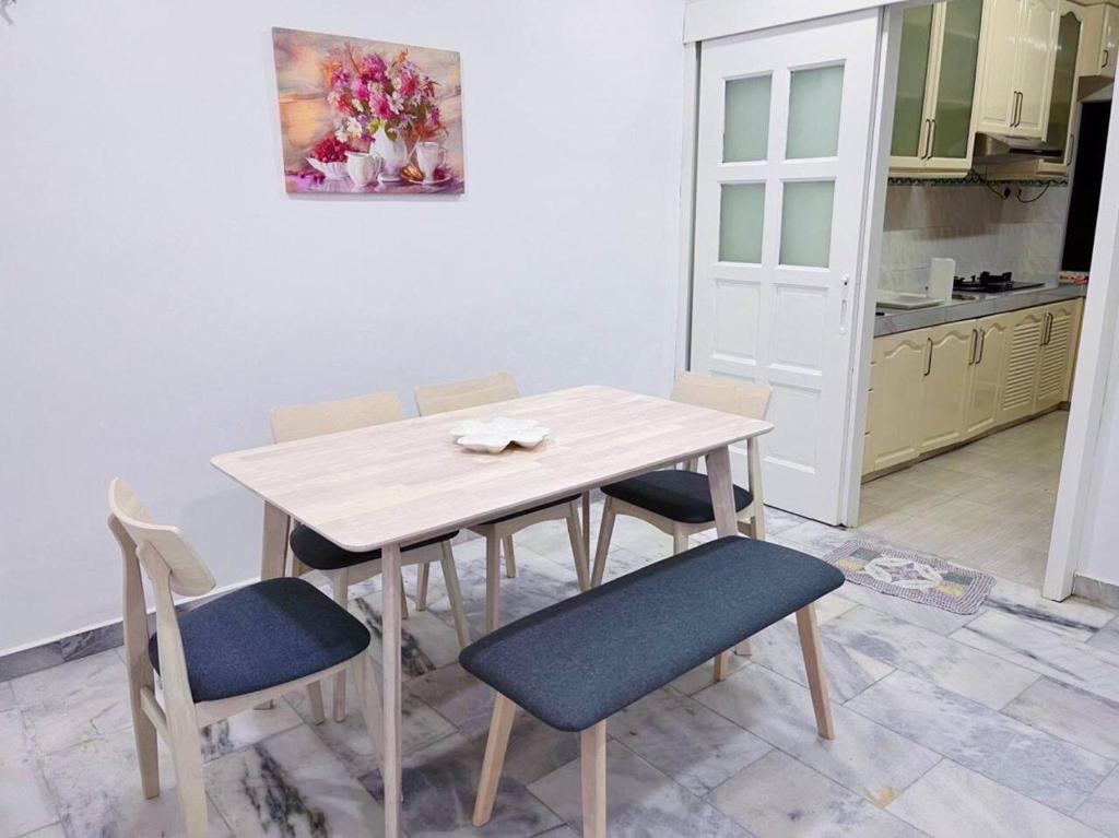 Kuchyň nebo kuchyňský kout v ubytování Homestay Ampang Farah