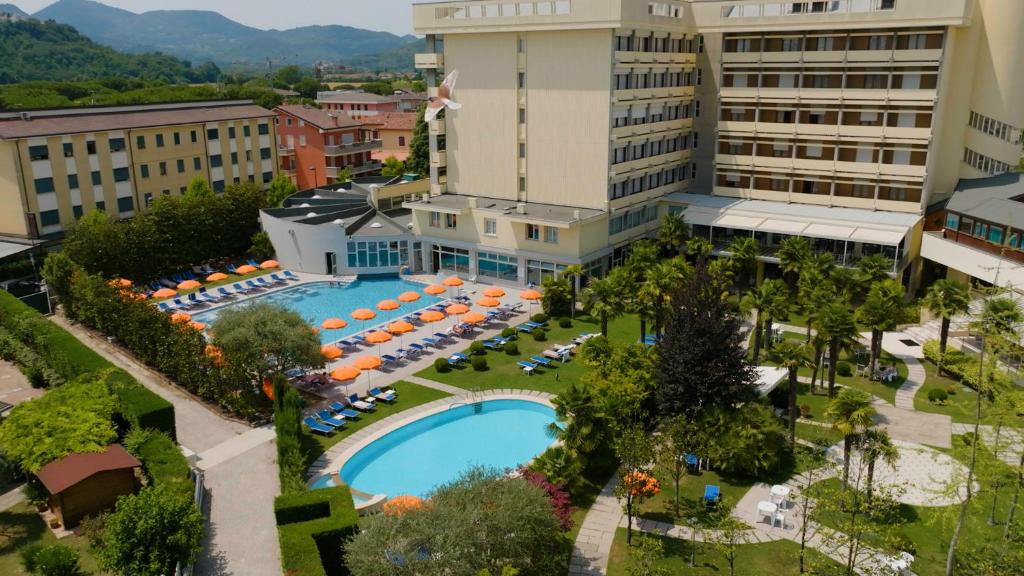 Bazén v ubytování Hotel Savoia Thermae & SPA nebo v jeho okolí