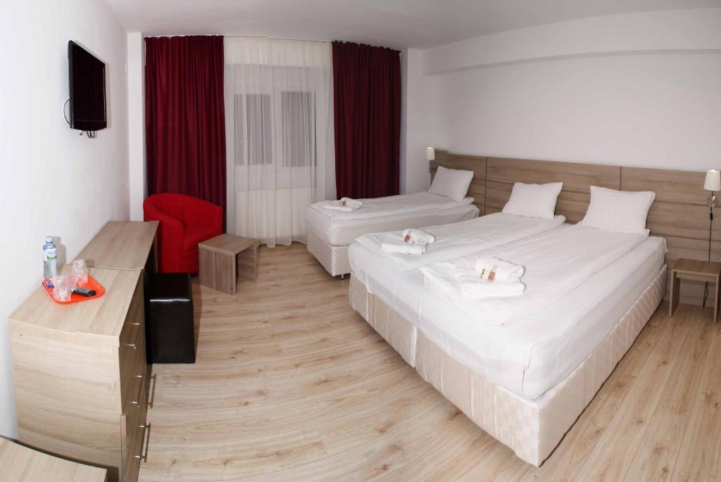 Postel nebo postele na pokoji v ubytování Hotel Otopeni