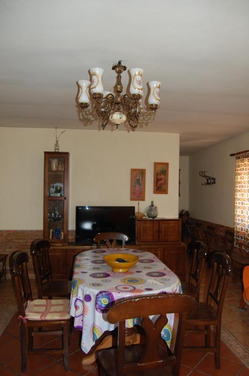 TV a/nebo společenská místnost v ubytování Casa Rural Consuelo