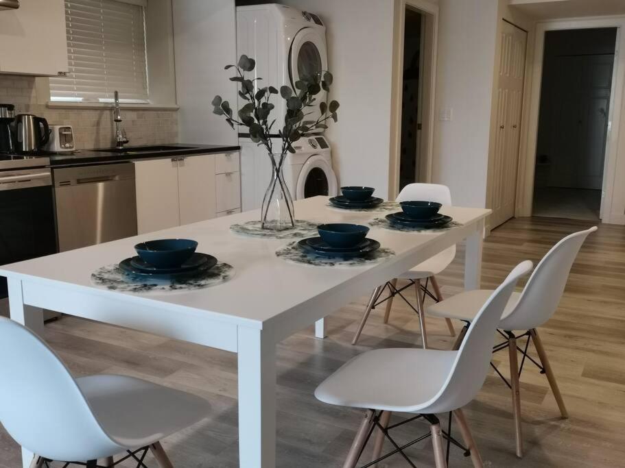 Morden and cozy 2 BR suite with private entrance - Housity