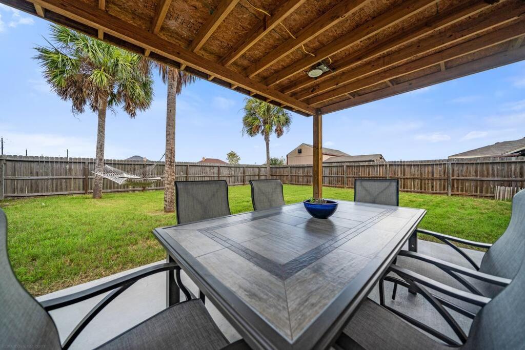 Ultimate Comfort & Relaxation Palm Family Oasis, Corpus Christi