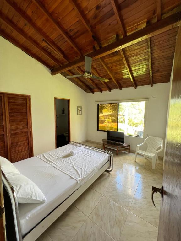 TV a/nebo společenská místnost v ubytování Finca Hotel Doradal