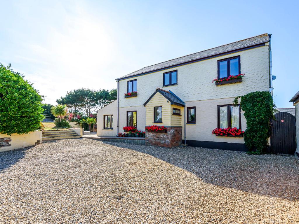 Currah, Perranporth (updated prices 2024)