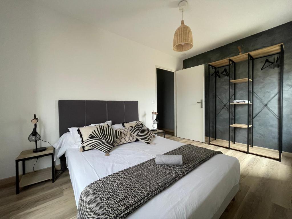 Appartement dernier étage, balcon, parking gratuit ! - One-Bedroom Apartment