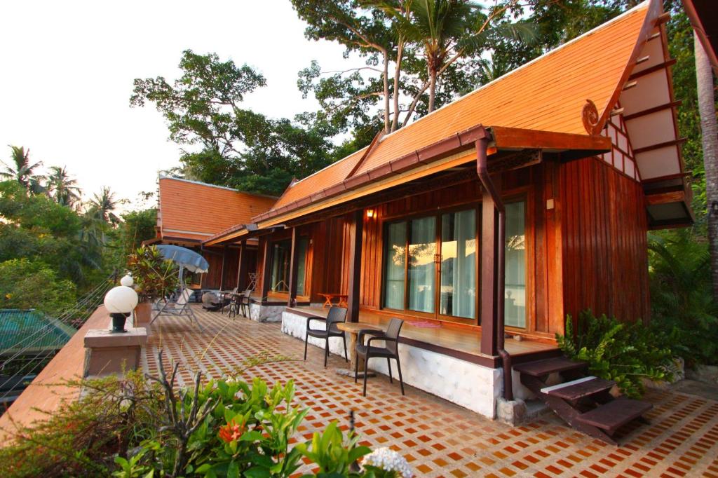 Сад в Bhuvarin Resort