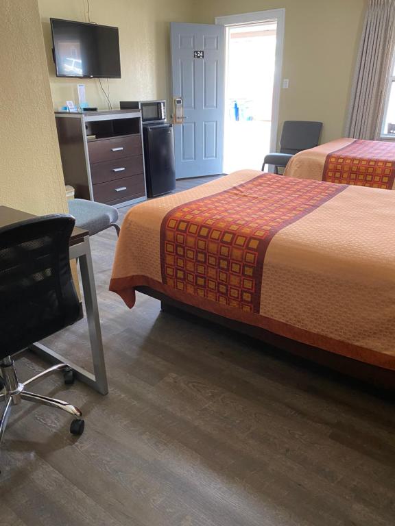 Savannah Motel - Double Room With Two Double Beds - Non-Smoking