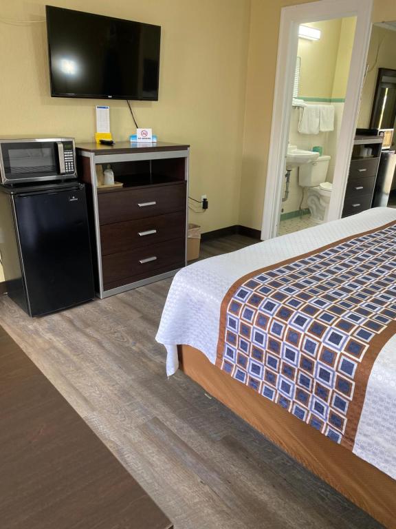 Savannah Motel - King Room - Non-Smoking
