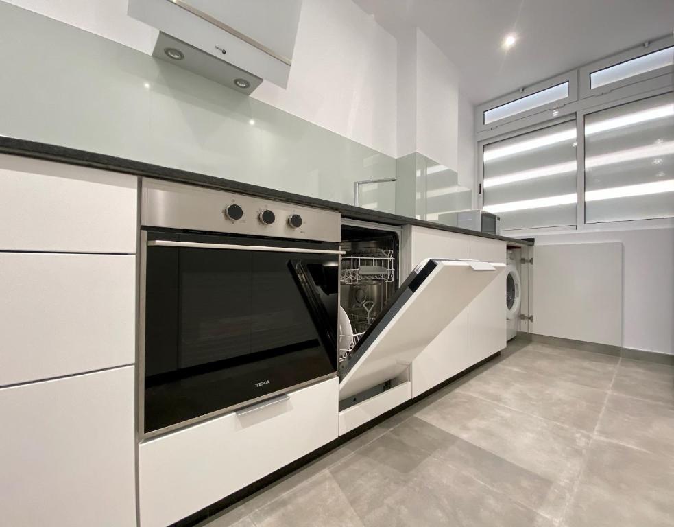 Kuchyňa alebo kuchynka v ubytovaní Excelsior I Sea View Apartment