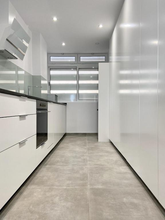 Kuchyňa alebo kuchynka v ubytovaní Excelsior I Sea View Apartment