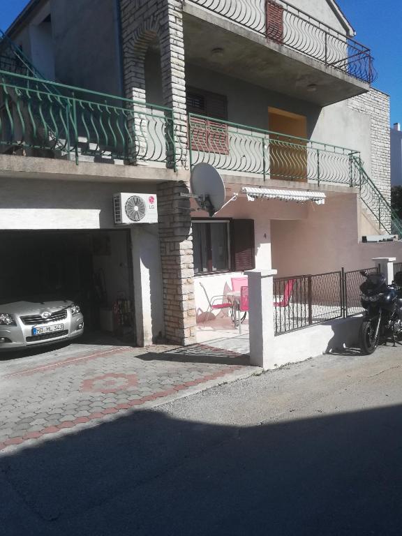 Apartments with WiFi Trogir - 19230