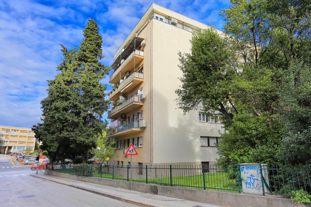 Budova, v ktorej sa apartmán nachádza